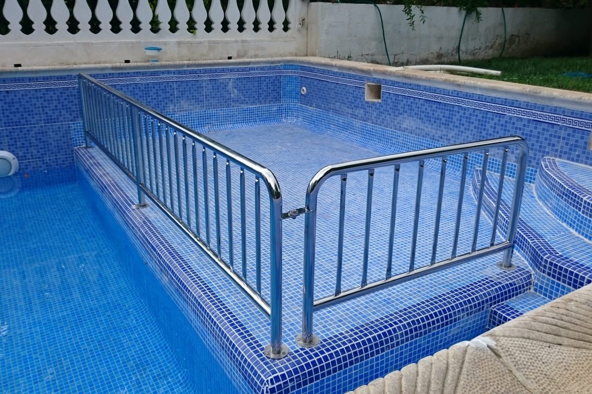Barandilla separacion piscinas 1
